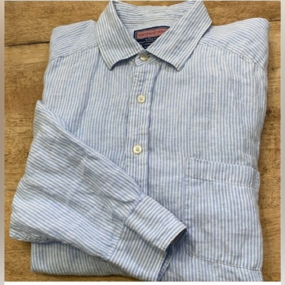 Vineyard Vines Blue and White Casual Button Down Shirt